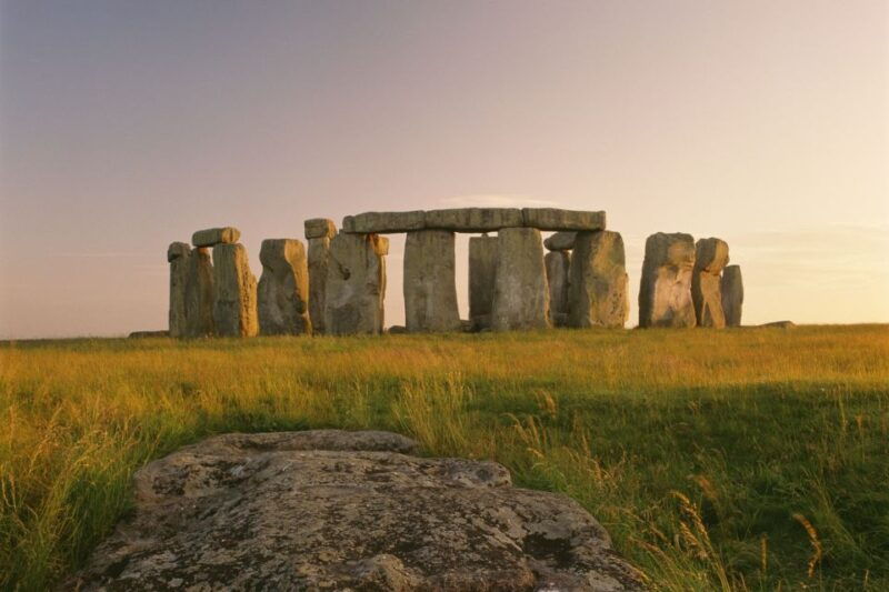 london-stonehenge-bath-lacock-avebury-small-group-tour