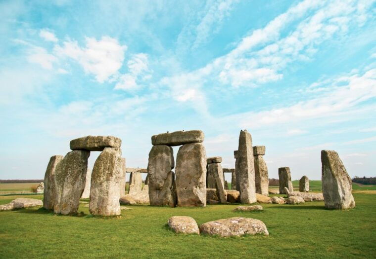 london-stonehenge-windsor-and-bath-day-trip-by-bus