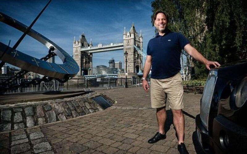 london-taxi-50-sights-tour-kensington-palace-entry