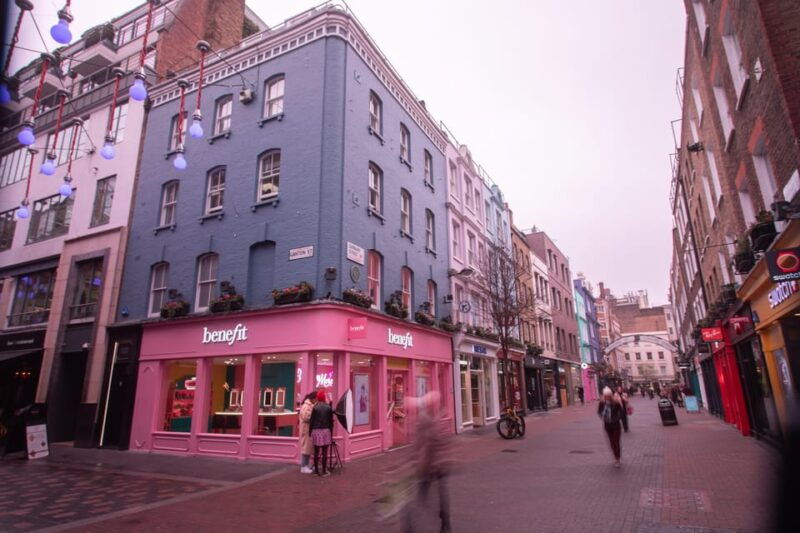 london-taylor-swift-london-boy-walking-tour