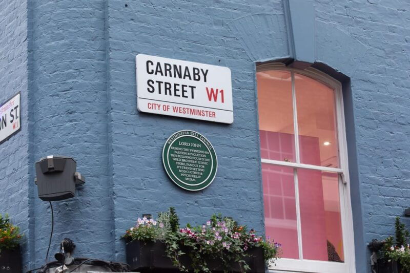 london-taylor-swift-london-boy-walking-tour