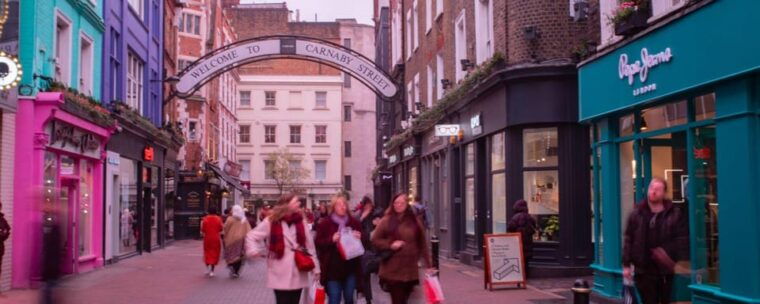 london-taylor-swift-london-boy-walking-tour