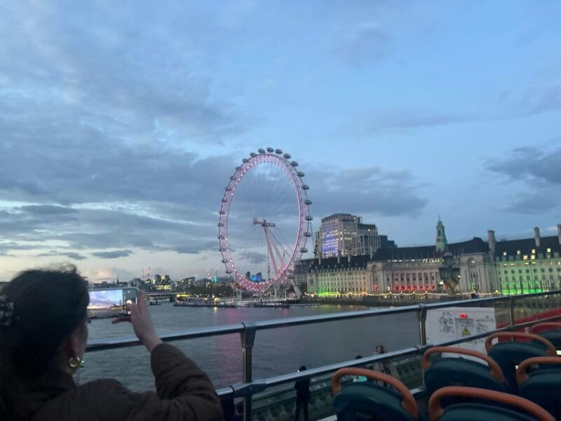 london-taylor-swift-singalong-bus-tour