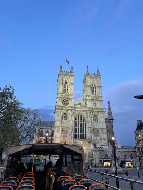 london-taylor-swift-singalong-bus-tour