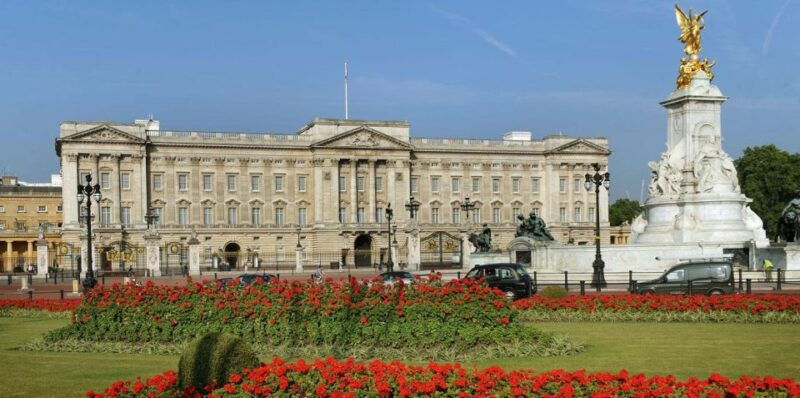 london-the-crown-british-royalty-walking-tour