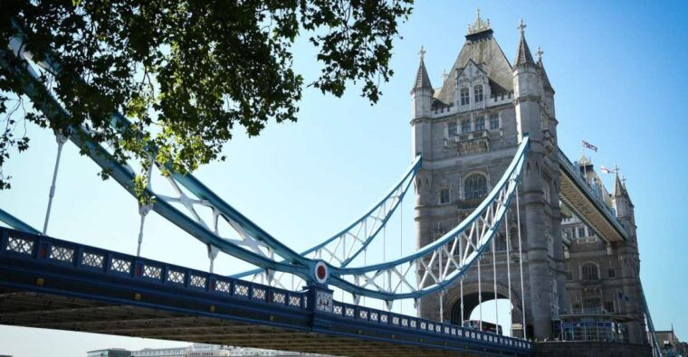 london-top-30-sights-walking-tour-and-tower-bridge-exhibit