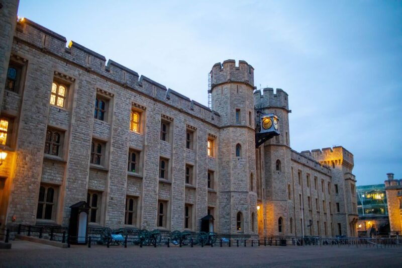 london-tower-of-london-after-hours-tour-and-key-ceremony