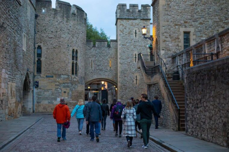 london-tower-of-london-after-hours-tour-and-key-ceremony