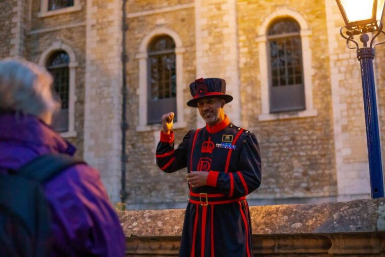 london-tower-of-london-after-hours-tour-and-key-ceremony