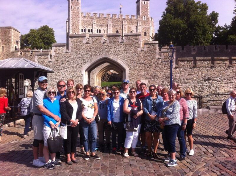 london-tower-of-london-and-crown-jewels-easy-access-tour