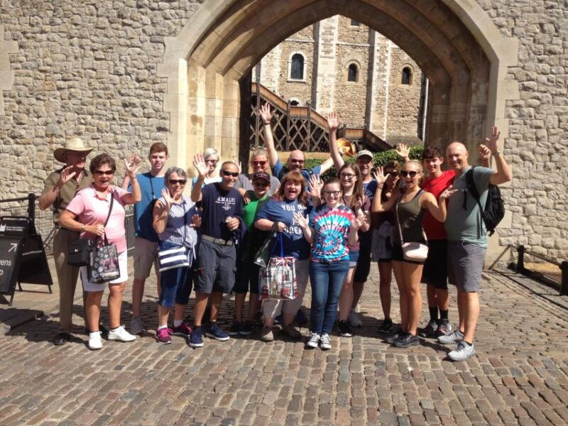 london-tower-of-london-and-crown-jewels-easy-access-tour