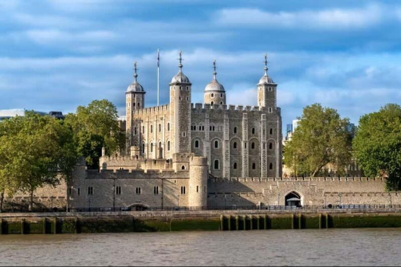 London: Tower of London and Crown Jewels Private Guided Tour - Why This Tour Works Well