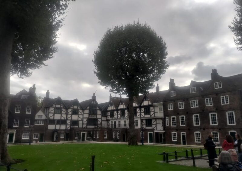 london-tower-of-london-and-tower-bridge-guided-tour