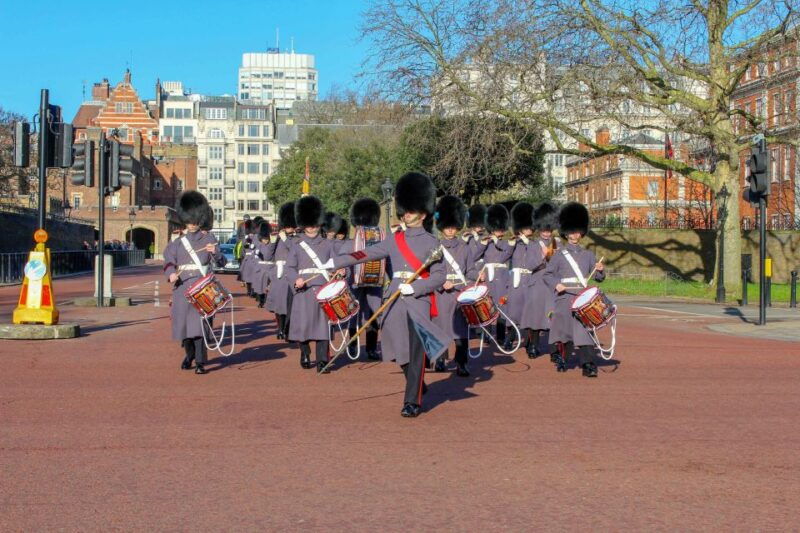 london-tower-of-london-changing-of-the-guard-experience