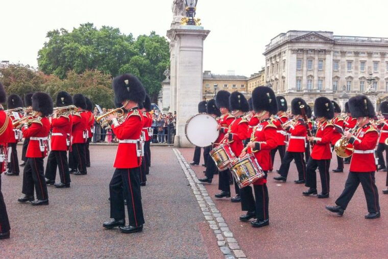 london-tower-of-london-changing-of-the-guard-experience