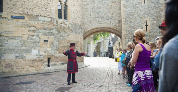 london-tower-of-london-changing-of-the-guard-experience