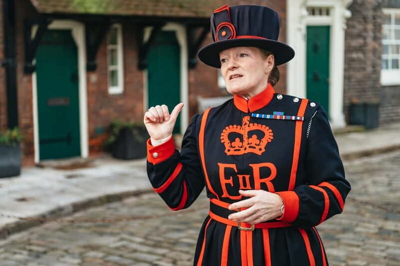 London: Tower of London, Crown Jewels & Beefeater Audience - Key Points