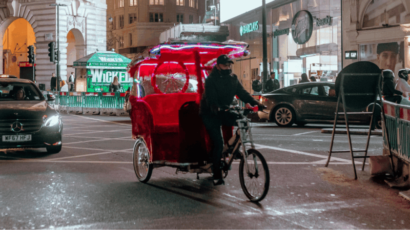 london-tower-of-london-guided-tour-and-nearby-rickshaw-ride