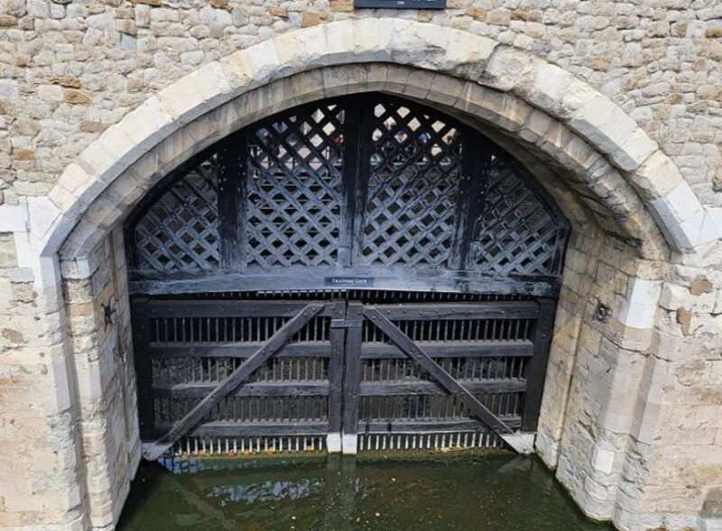 london-tower-of-london-guided-tour-with-boat-ride