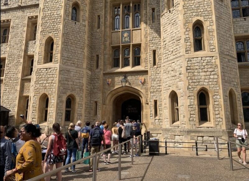 london-tower-of-london-guided-tour-with-boat-ride