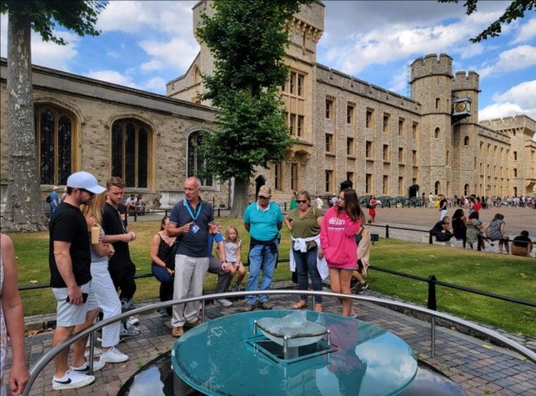 london-tower-of-london-guided-tour-with-boat-ride