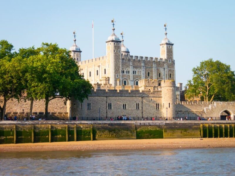 london-tower-of-london-guided-tour-with-crown-jewels-option
