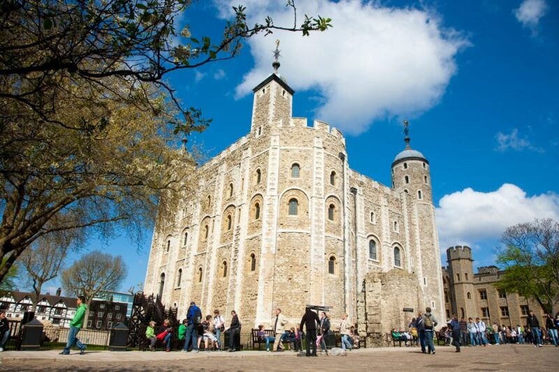 london-tower-of-london-hop-on-hop-off-bus-river-cruise