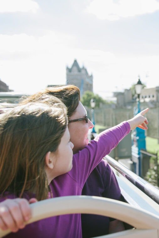 london-tower-of-london-hop-on-hop-off-bus-river-cruise