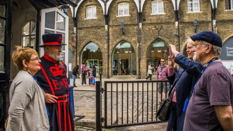 london-tower-of-london-thames-boat-changing-of-the-guard
