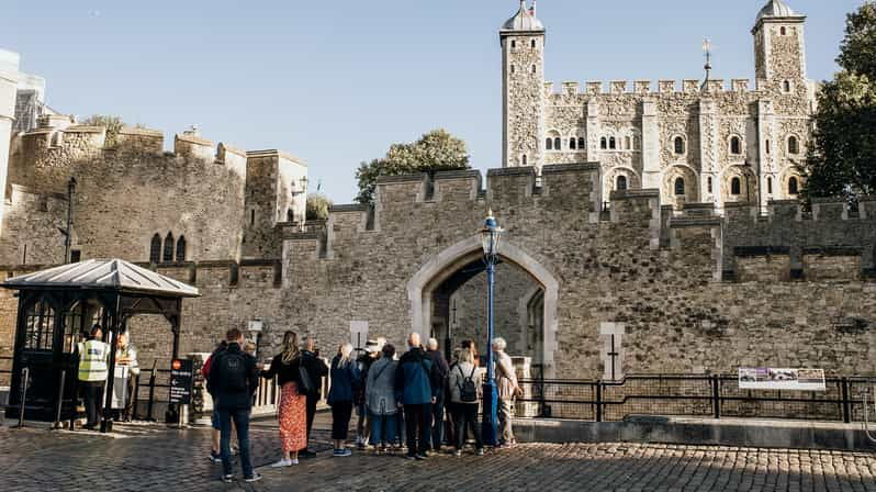 london-tower-of-london-tour-crown-jewels-and-river-cruise