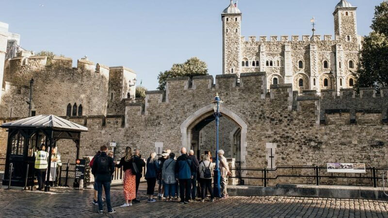 london-tower-of-london-tour-crown-jewels-and-river-cruise