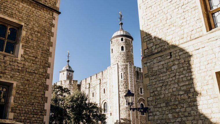 london-tower-of-london-tour-crown-jewels-and-river-cruise