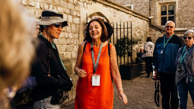 london-tower-of-london-tour-crown-jewels-and-river-cruise