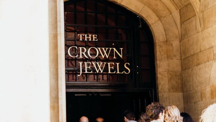 london-tower-of-london-tour-crown-jewels-and-river-cruise