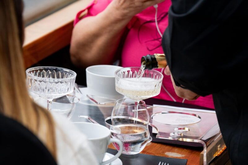 london-traditional-afternoon-tea-tour-in-a-luxury-coach
