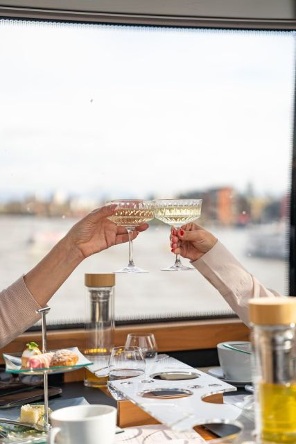 london-traditional-afternoon-tea-tour-in-a-luxury-coach