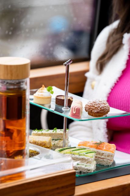 london-traditional-afternoon-tea-tour-in-a-luxury-coach