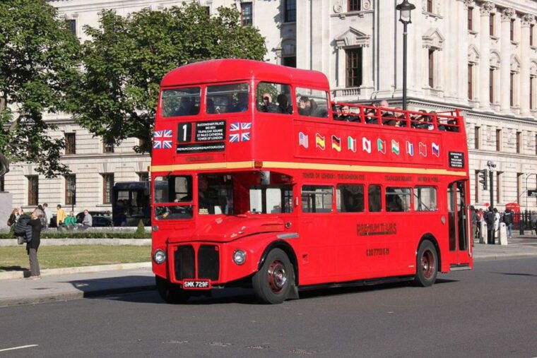 london-vintage-bus-tour-thames-cruise-fish-chips