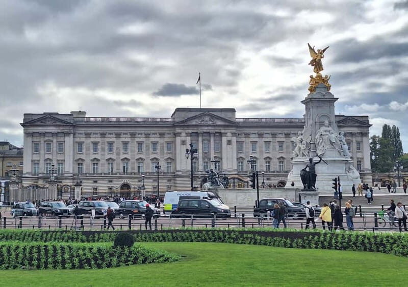 London Walking Tour: Buckingham Palace to Big Ben in 2 hours - Value and Practical Aspects