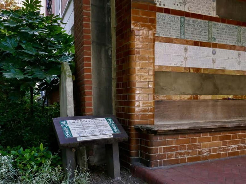 London: Walking Tour of the Secret Square Mile - The Secret Market and Film Connection