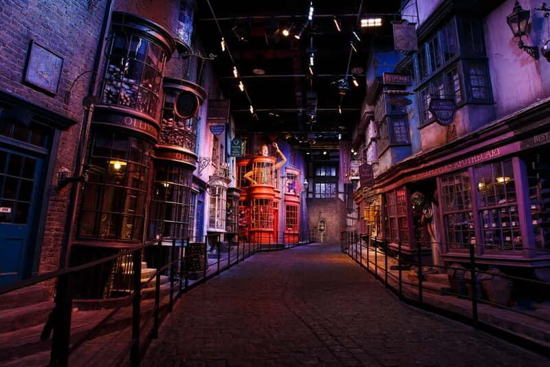 London: Warner Bros. Studio Harry Potter Tour & Branded Bus - Behind-the-Scenes and Special Exhibits