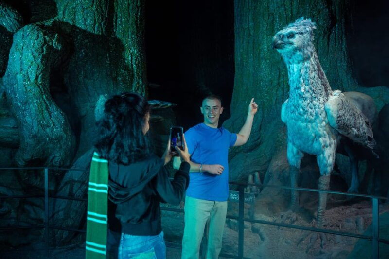 london-warner-bros-studio-harry-potter-tour-branded-bus