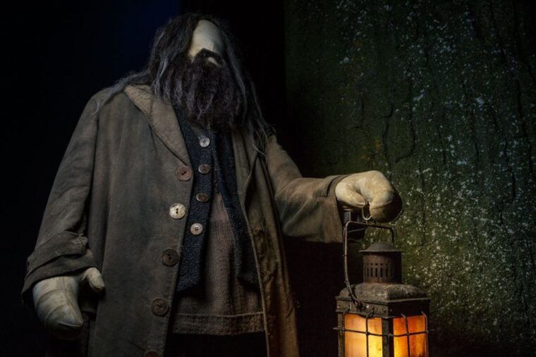 london-warner-bros-studio-harry-potter-tour-branded-bus