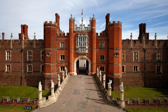 london-windsor-castle-and-hampton-court-palace-guided-tour