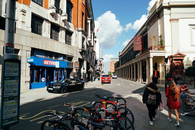 londons-femme-fatales-the-power-of-sex-and-beauty