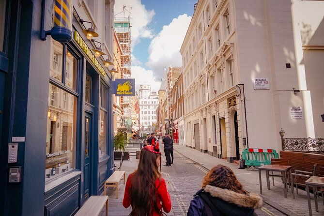 londons-femme-fatales-the-power-of-sex-and-beauty