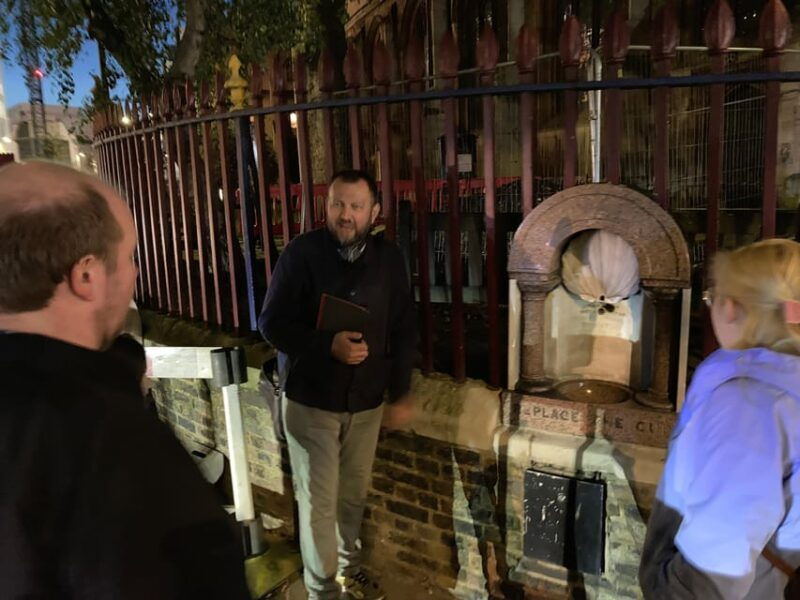 londons-ghosts-gruesome-past-nighttime-walking-tour-2