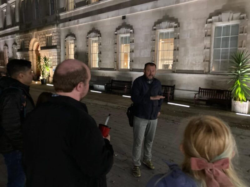 londons-ghosts-gruesome-past-nighttime-walking-tour-2