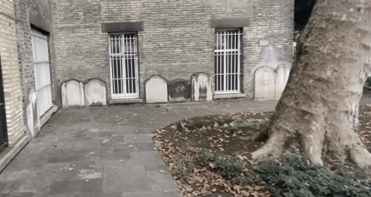 londons-ghosts-gruesome-past-nighttime-walking-tour-2