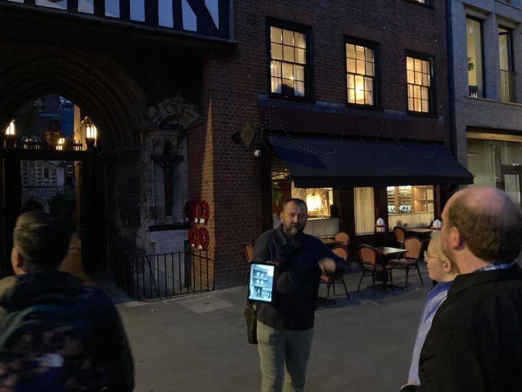 londons-ghosts-gruesome-past-nighttime-walking-tour-2